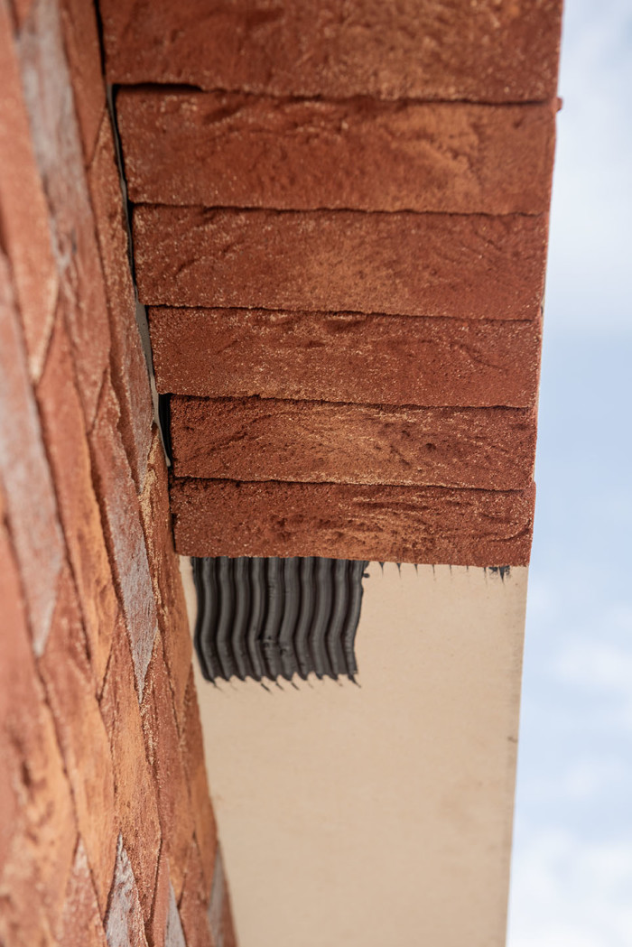 twinbond-brickslip-adhesive-overhanging-brickslips